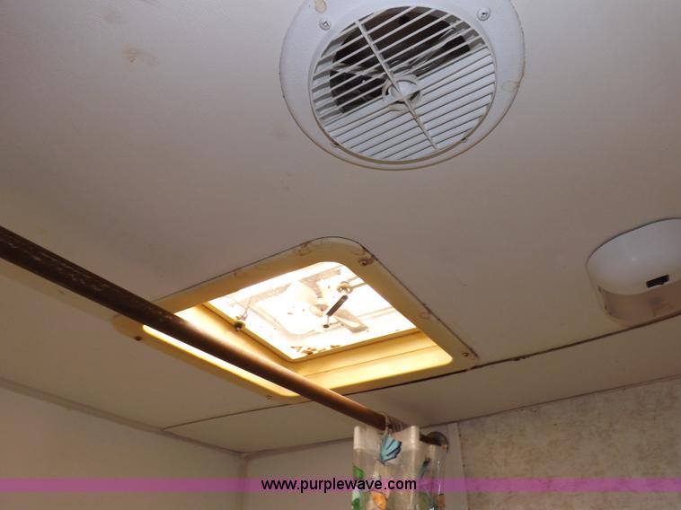 image for item H1789 2006 Gulfstream Cavalier camper