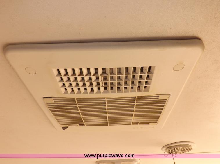 image for item H1789 2006 Gulfstream Cavalier camper