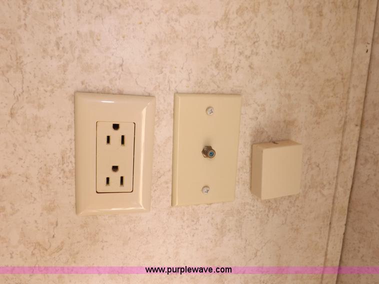 image for item H1789 2006 Gulfstream Cavalier camper