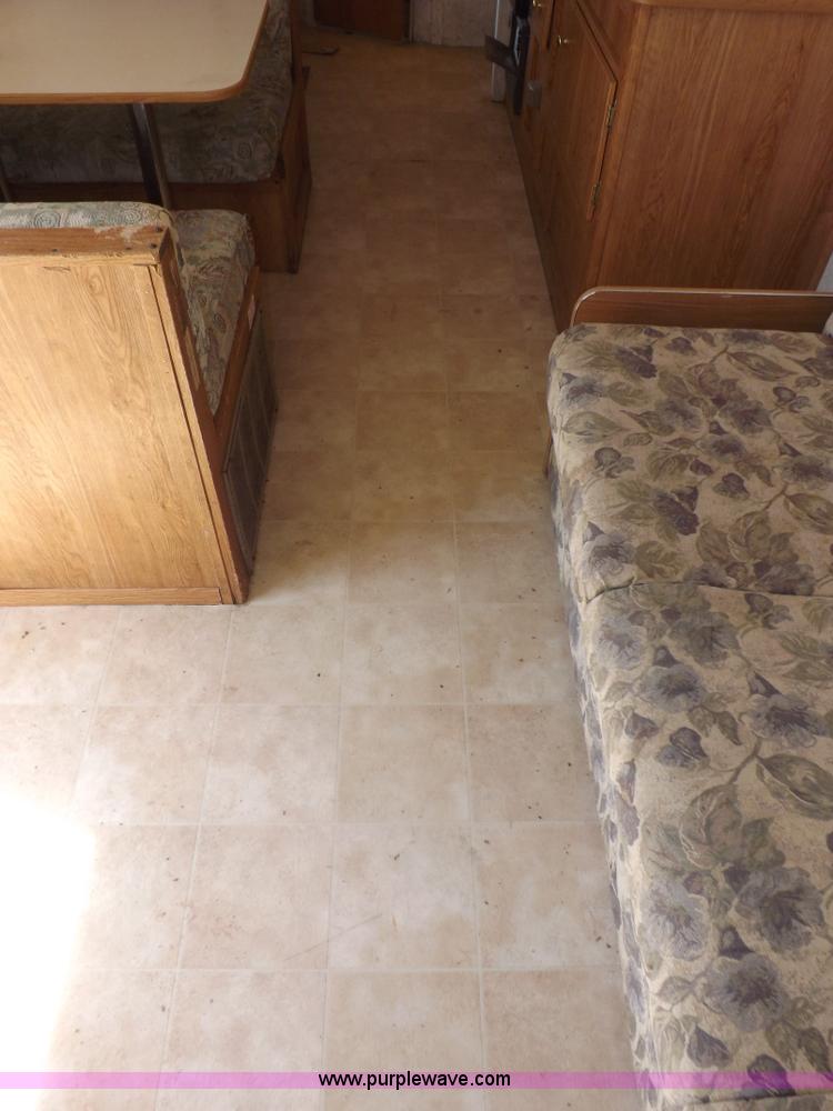 image for item H1789 2006 Gulfstream Cavalier camper