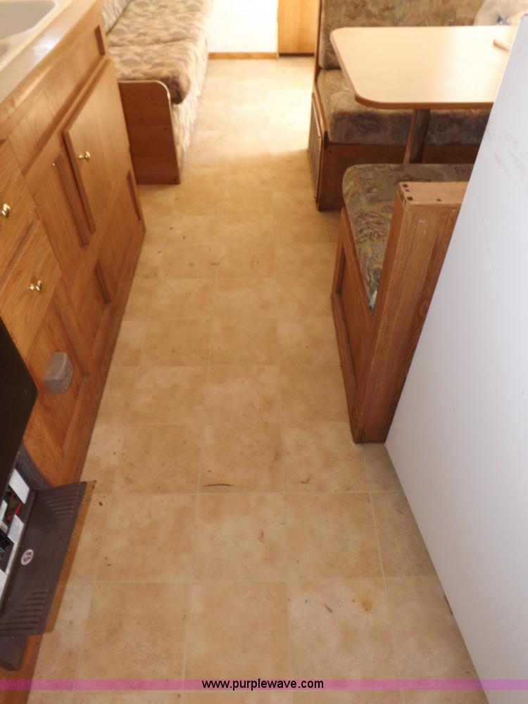 image for item H1789 2006 Gulfstream Cavalier camper