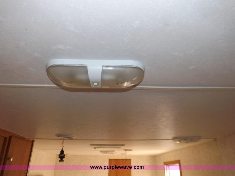 image for item H1789 2006 Gulfstream Cavalier camper