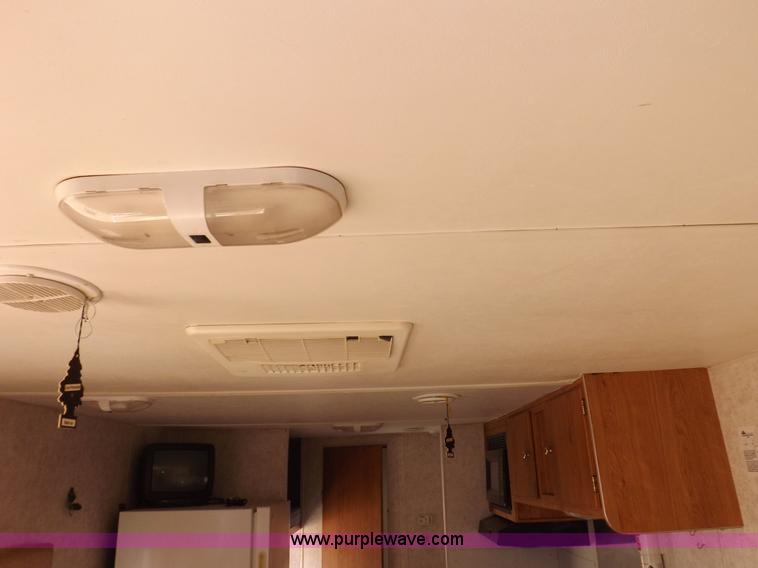 image for item H1789 2006 Gulfstream Cavalier camper