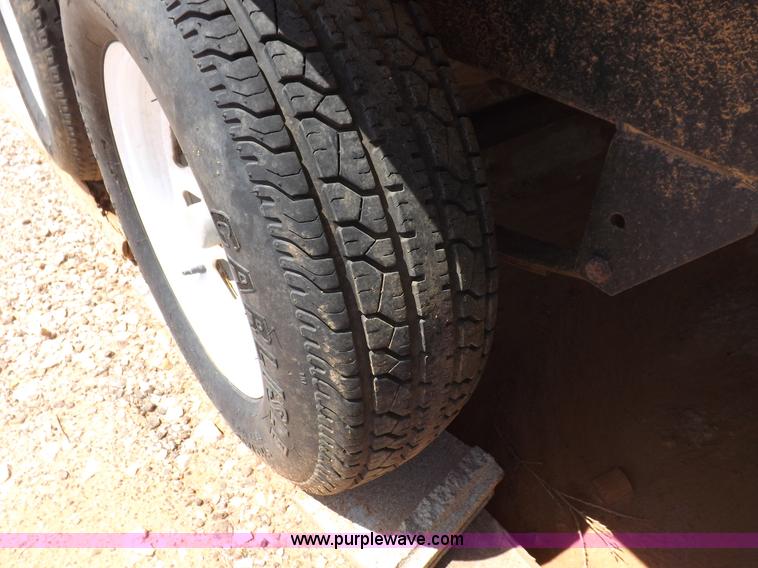 image for item H1789 2006 Gulfstream Cavalier camper