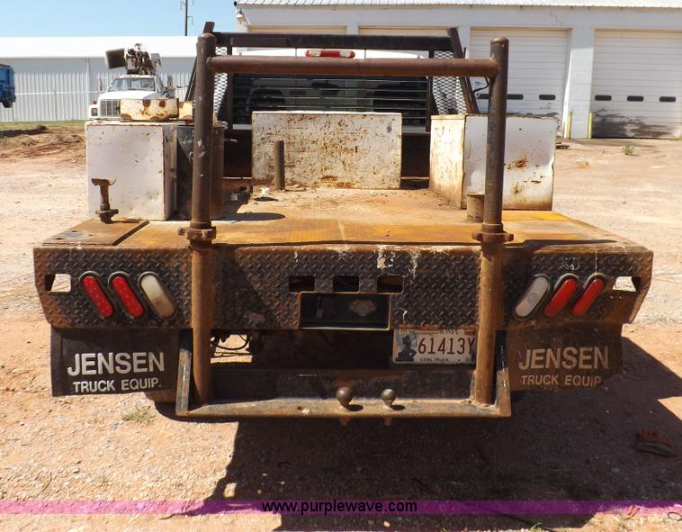 image for item H1795 2006 Chevrolet Silverado 2500HD utility truck