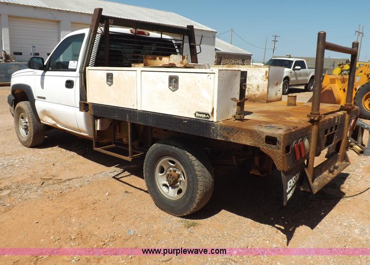 image for item H1795 2006 Chevrolet Silverado 2500HD utility truck