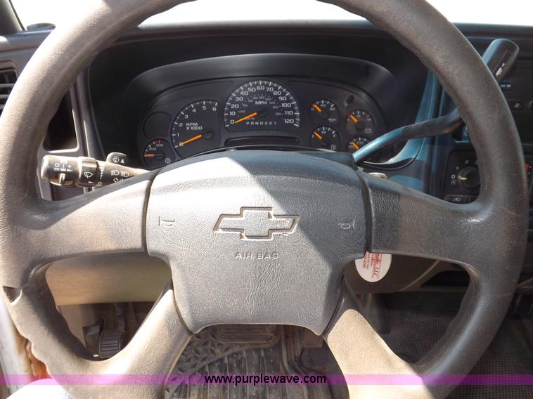 image for item H1795 2006 Chevrolet Silverado 2500HD utility truck