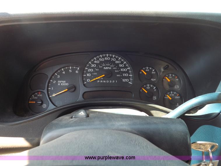 image for item H1795 2006 Chevrolet Silverado 2500HD utility truck