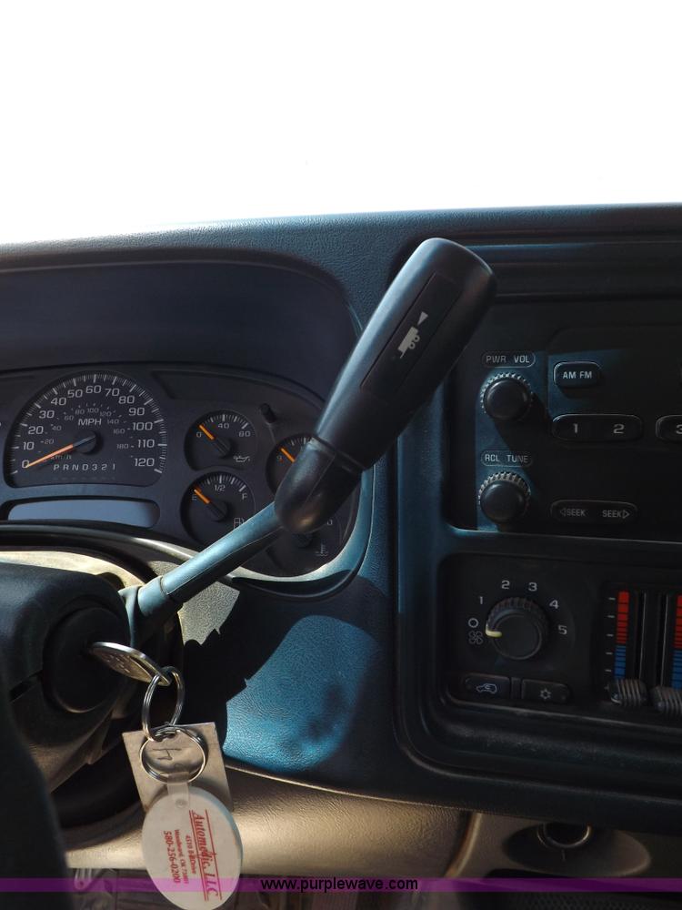 image for item H1795 2006 Chevrolet Silverado 2500HD utility truck