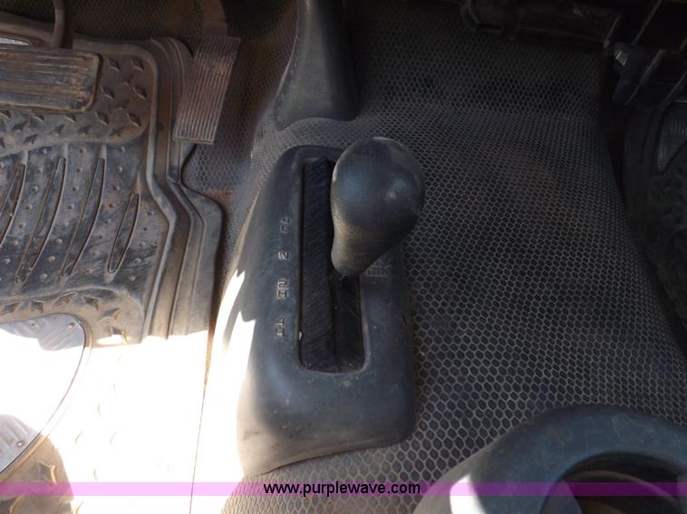 image for item H1795 2006 Chevrolet Silverado 2500HD utility truck