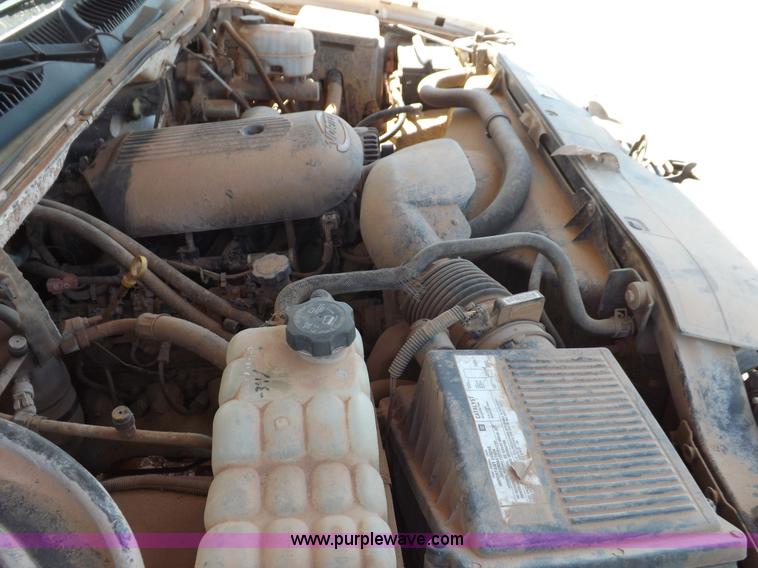 image for item H1795 2006 Chevrolet Silverado 2500HD utility truck