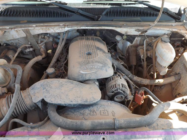 image for item H1795 2006 Chevrolet Silverado 2500HD utility truck