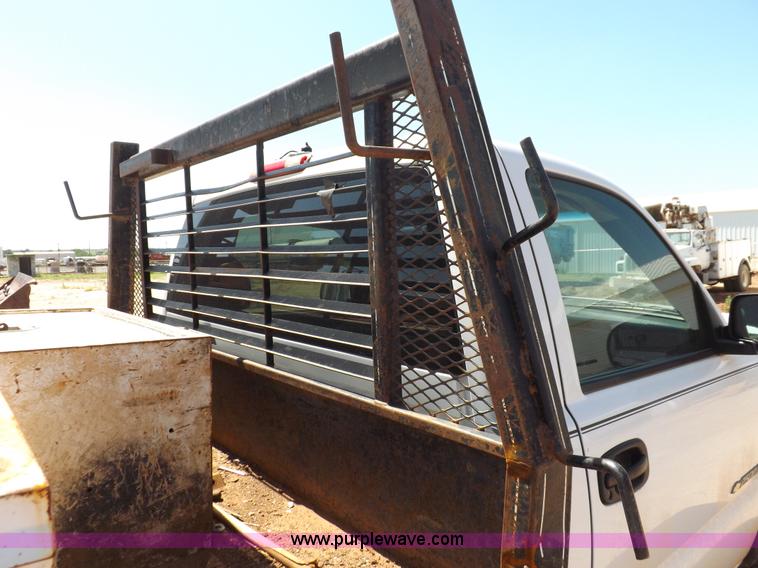 image for item H1795 2006 Chevrolet Silverado 2500HD utility truck