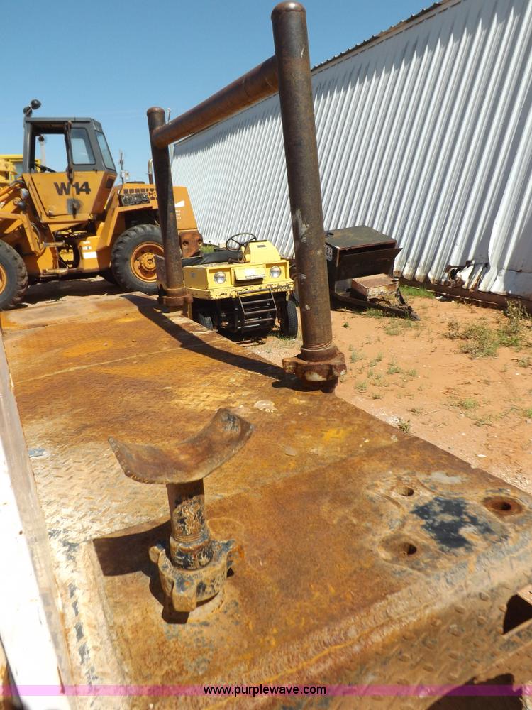 image for item H1795 2006 Chevrolet Silverado 2500HD utility truck