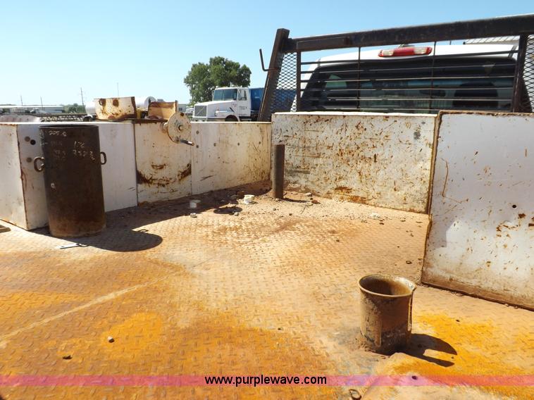 image for item H1795 2006 Chevrolet Silverado 2500HD utility truck