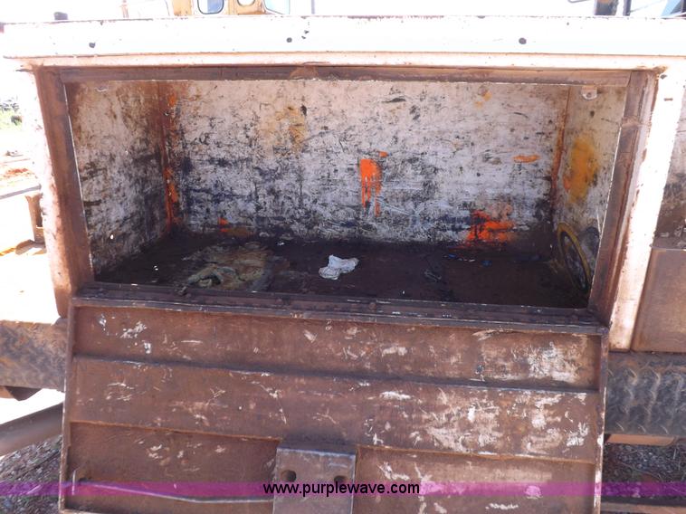 image for item H1795 2006 Chevrolet Silverado 2500HD utility truck