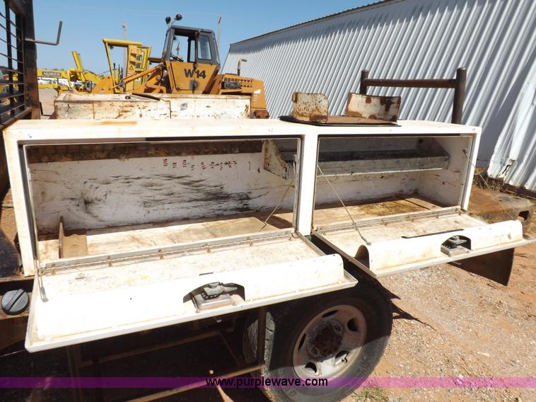 image for item H1795 2006 Chevrolet Silverado 2500HD utility truck