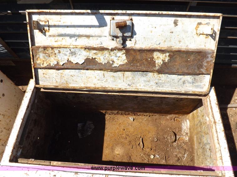 image for item H1795 2006 Chevrolet Silverado 2500HD utility truck