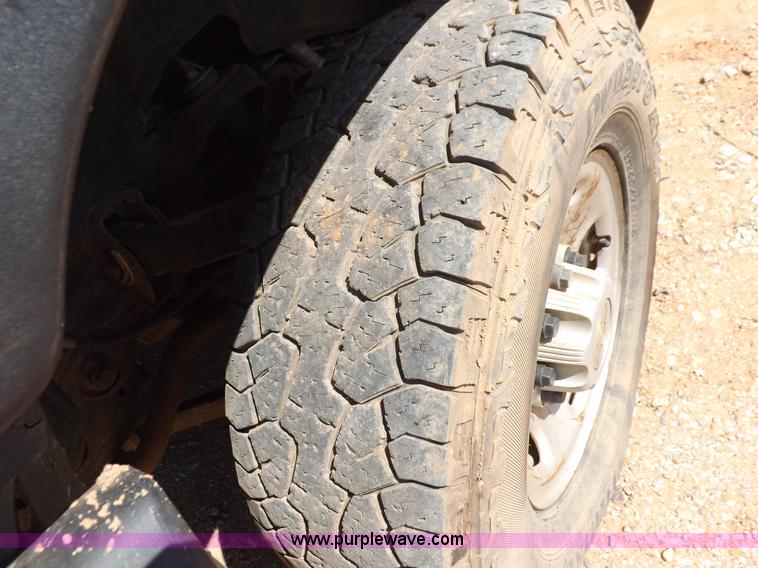 image for item H1795 2006 Chevrolet Silverado 2500HD utility truck