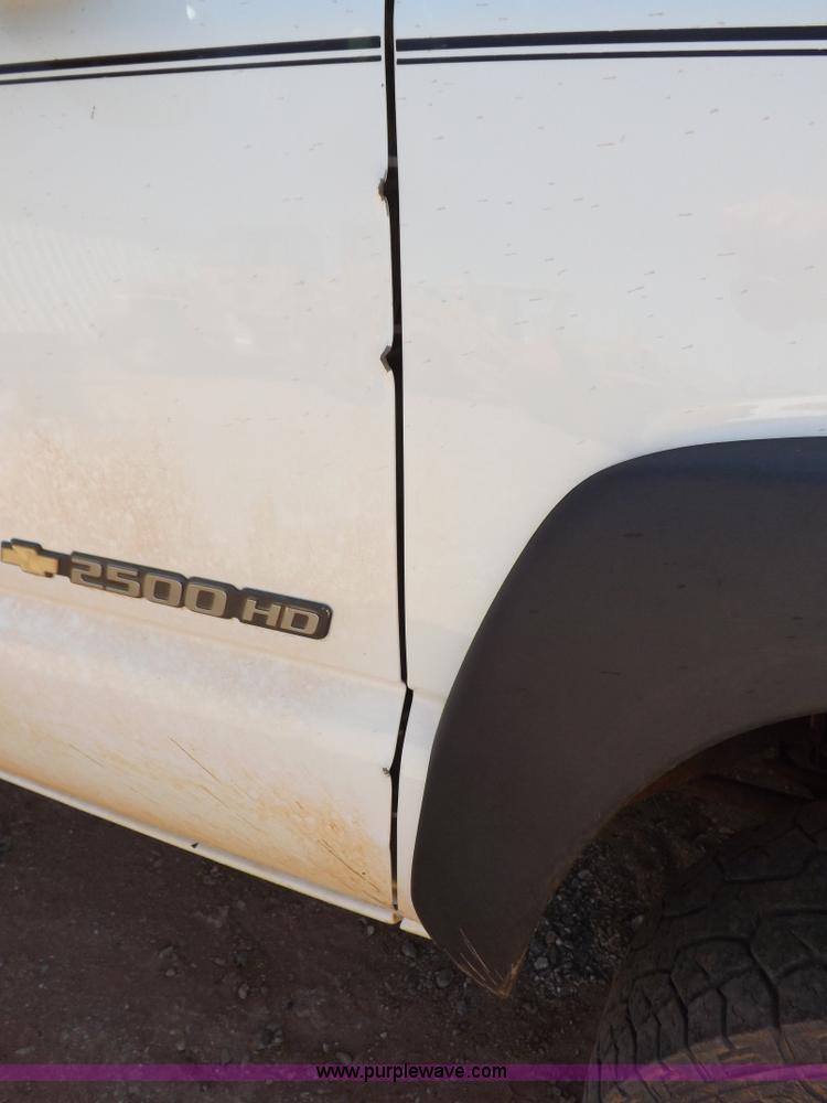 image for item H1795 2006 Chevrolet Silverado 2500HD utility truck