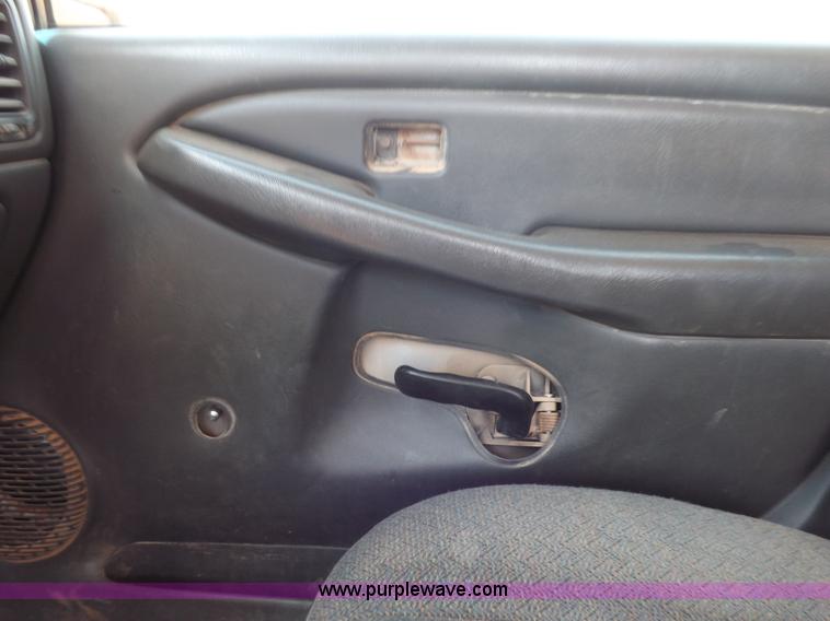 image for item H1795 2006 Chevrolet Silverado 2500HD utility truck