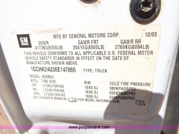 image for item H1795 2006 Chevrolet Silverado 2500HD utility truck