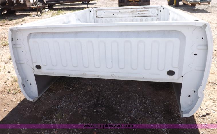 image for item H1840 2005 Dodge pickup bed