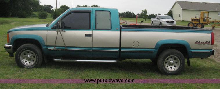 image for item H5327 1993 Chevrolet K3500 Ext. Cab pickup truck