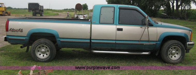 image for item H5327 1993 Chevrolet K3500 Ext. Cab pickup truck