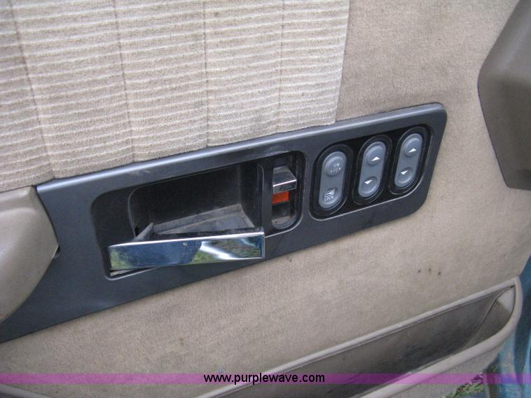 image for item H5327 1993 Chevrolet K3500 Ext. Cab pickup truck