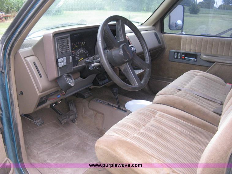 image for item H5327 1993 Chevrolet K3500 Ext. Cab pickup truck