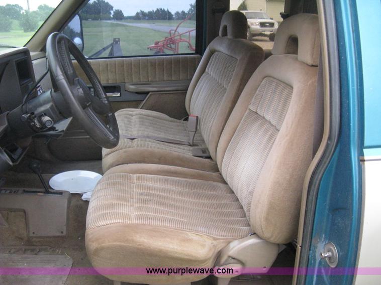 image for item H5327 1993 Chevrolet K3500 Ext. Cab pickup truck