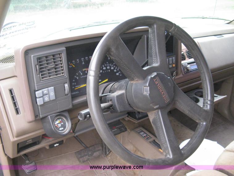 image for item H5327 1993 Chevrolet K3500 Ext. Cab pickup truck