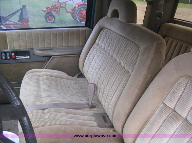 image for item H5327 1993 Chevrolet K3500 Ext. Cab pickup truck