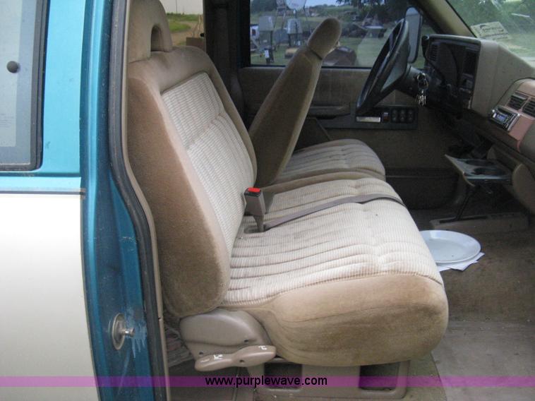 image for item H5327 1993 Chevrolet K3500 Ext. Cab pickup truck