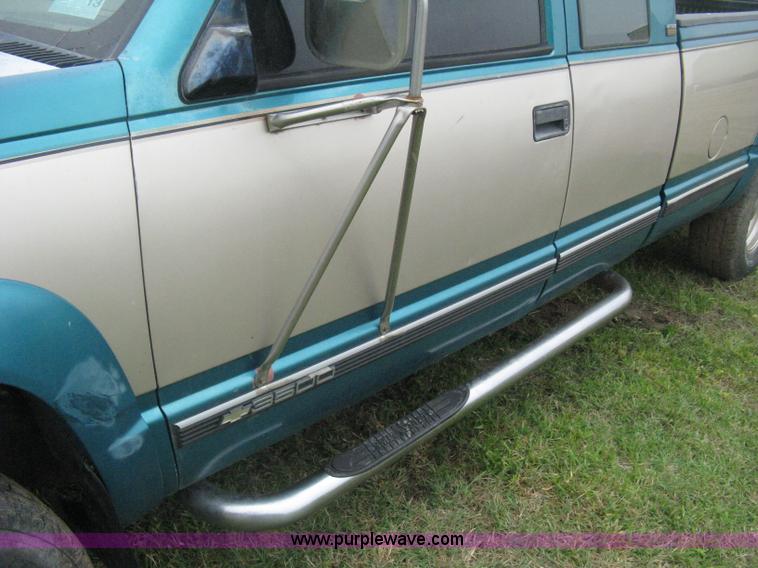 image for item H5327 1993 Chevrolet K3500 Ext. Cab pickup truck