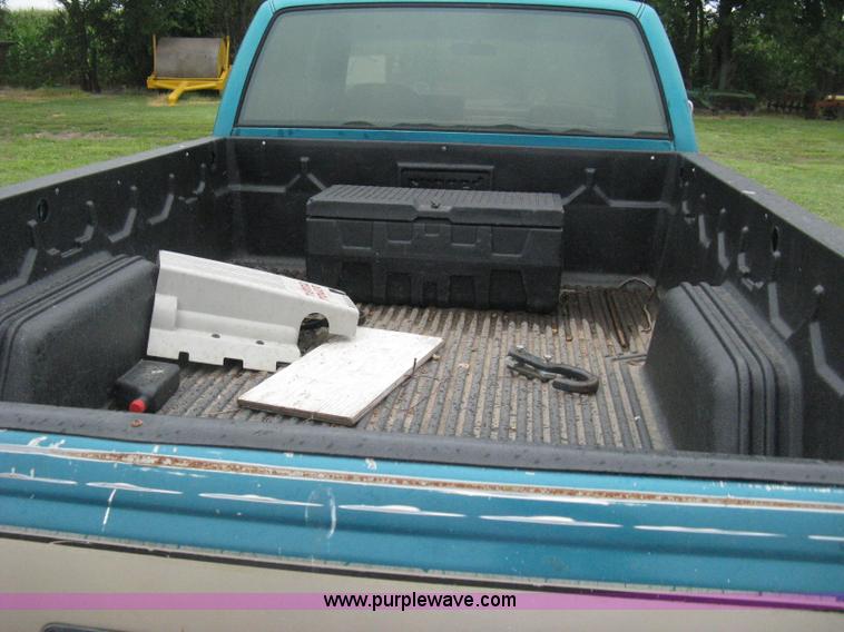 image for item H5327 1993 Chevrolet K3500 Ext. Cab pickup truck