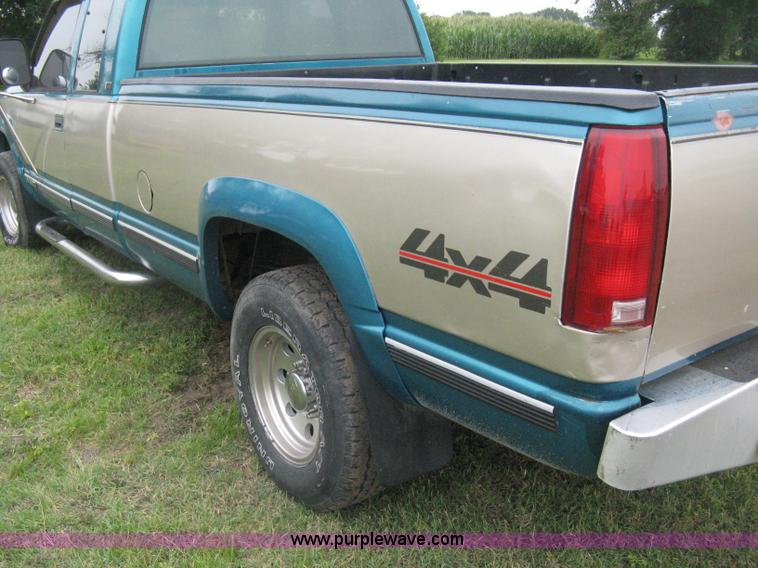 image for item H5327 1993 Chevrolet K3500 Ext. Cab pickup truck