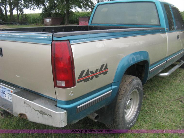 image for item H5327 1993 Chevrolet K3500 Ext. Cab pickup truck