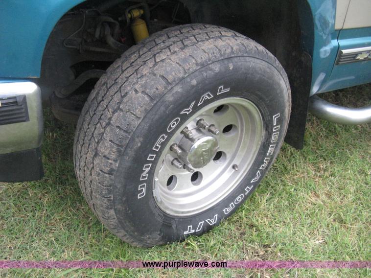 image for item H5327 1993 Chevrolet K3500 Ext. Cab pickup truck