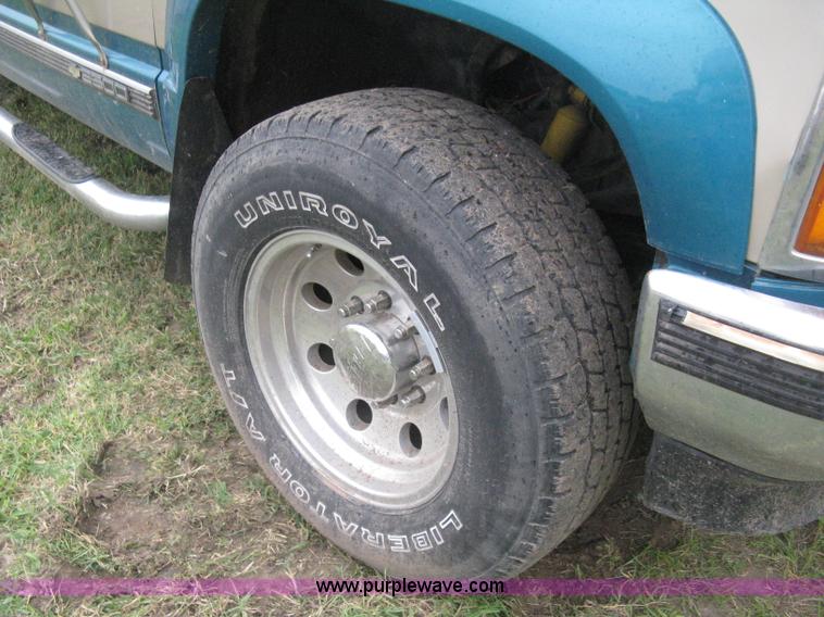 image for item H5327 1993 Chevrolet K3500 Ext. Cab pickup truck