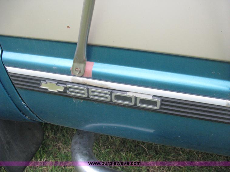 image for item H5327 1993 Chevrolet K3500 Ext. Cab pickup truck