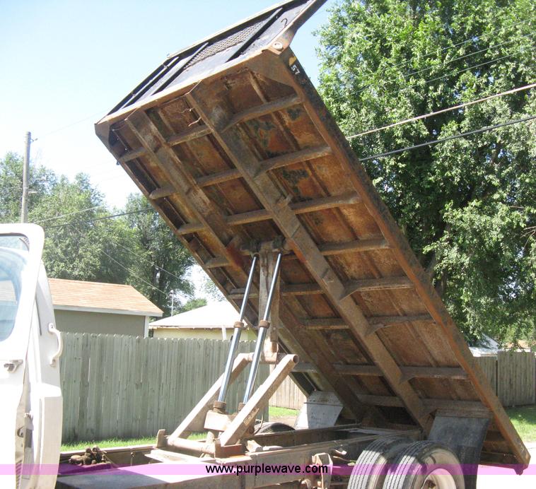 image for item H5344 1987 GMC Sierra 7000 dump bed truck