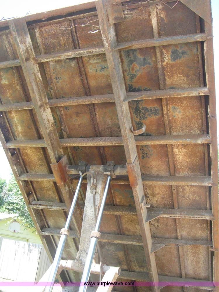 image for item H5344 1987 GMC Sierra 7000 dump bed truck