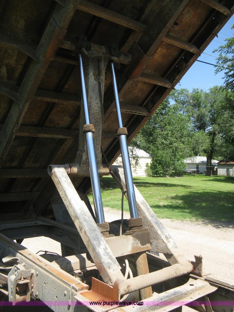 image for item H5344 1987 GMC Sierra 7000 dump bed truck