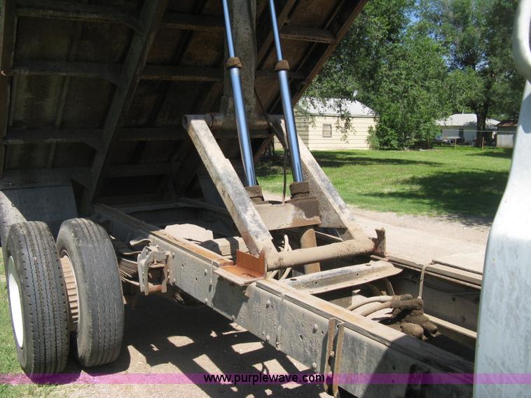 image for item H5344 1987 GMC Sierra 7000 dump bed truck
