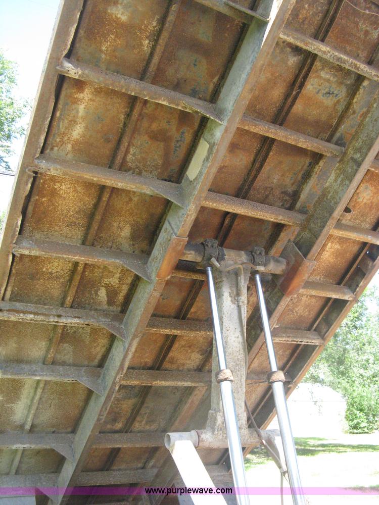 image for item H5344 1987 GMC Sierra 7000 dump bed truck