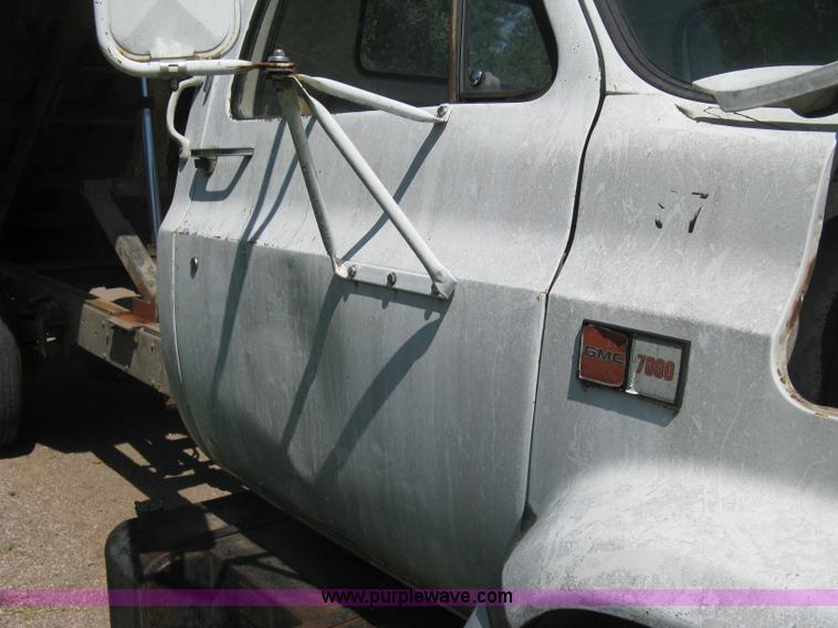 image for item H5344 1987 GMC Sierra 7000 dump bed truck
