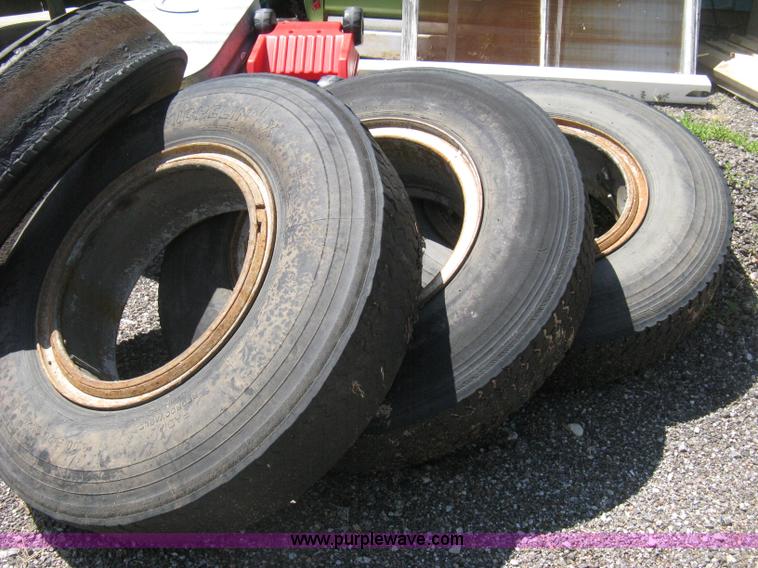 image for item H5344 1987 GMC Sierra 7000 dump bed truck