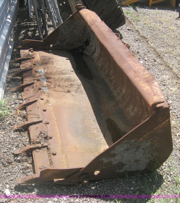 Case skid steer bucket in Wichita, KS Item H5346 sold Purple Wave